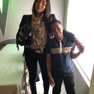 Meet your Posher, Aking